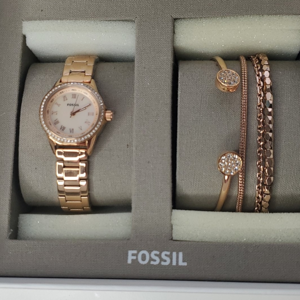 Fossil Rose Gold Watch/Bracelets Set - Picture 1 of 4